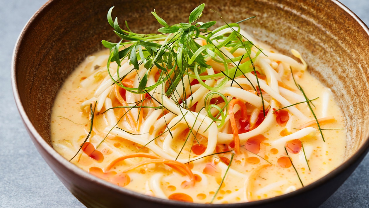 Thaise noedelsoep met rode curry en limoenblad (op basis van groenteboullion) Thaise noedelsoep met rode curry en limoenblad (op basis van groenteboullion)